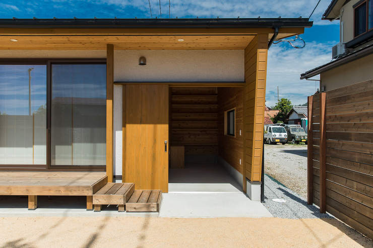 勾配天井が伸びやかな空間の平屋｜木の家施...