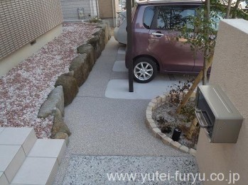 駐車場の芝を洗い出し舗装に | 福岡・北...