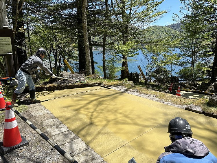 公園内の遊歩道 土系舗装タフコート - 株式会社テラサキ